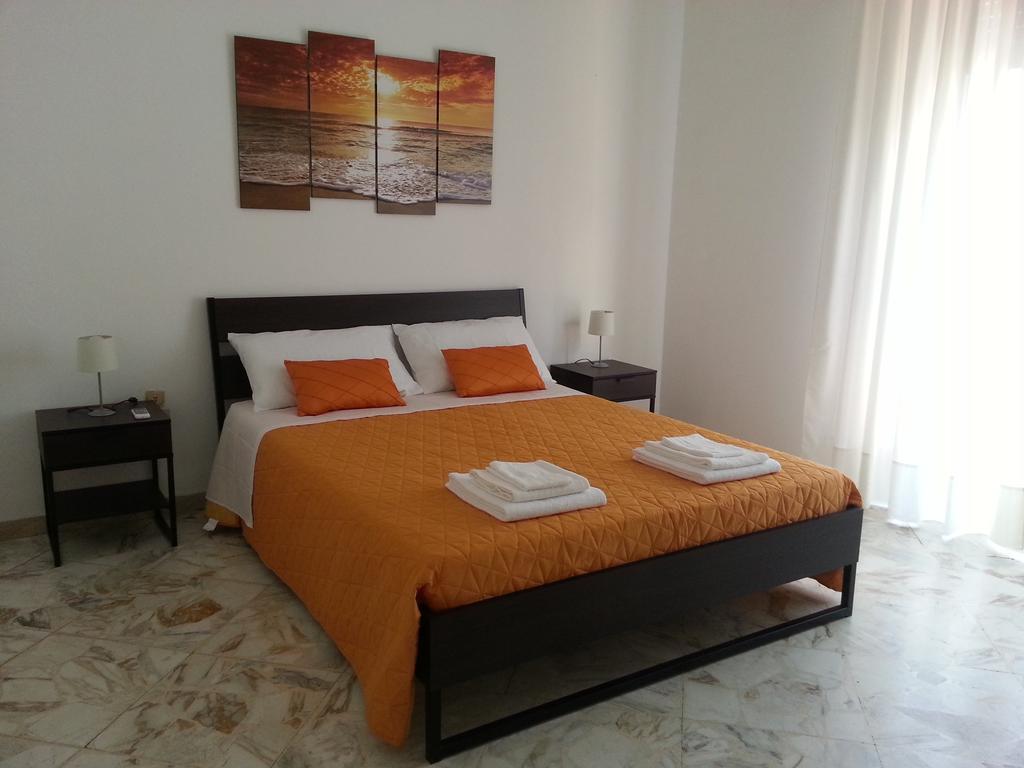 La Via Del Mare - Acireale Centro Storico Apartment Phòng bức ảnh